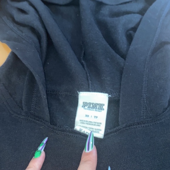 LIKE NEW - VICTORIAS SECRET PINK HOODED FLEECE LONG SLEEVE TOP - SIZE XS - Picture 4 of 5